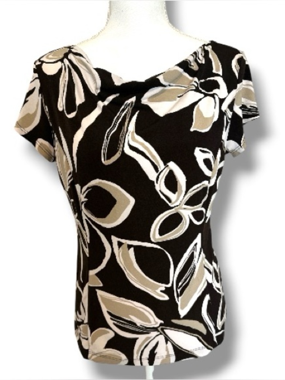 Chico’s Size 1 Black Beige Floral Print Stretch Top Career Casual